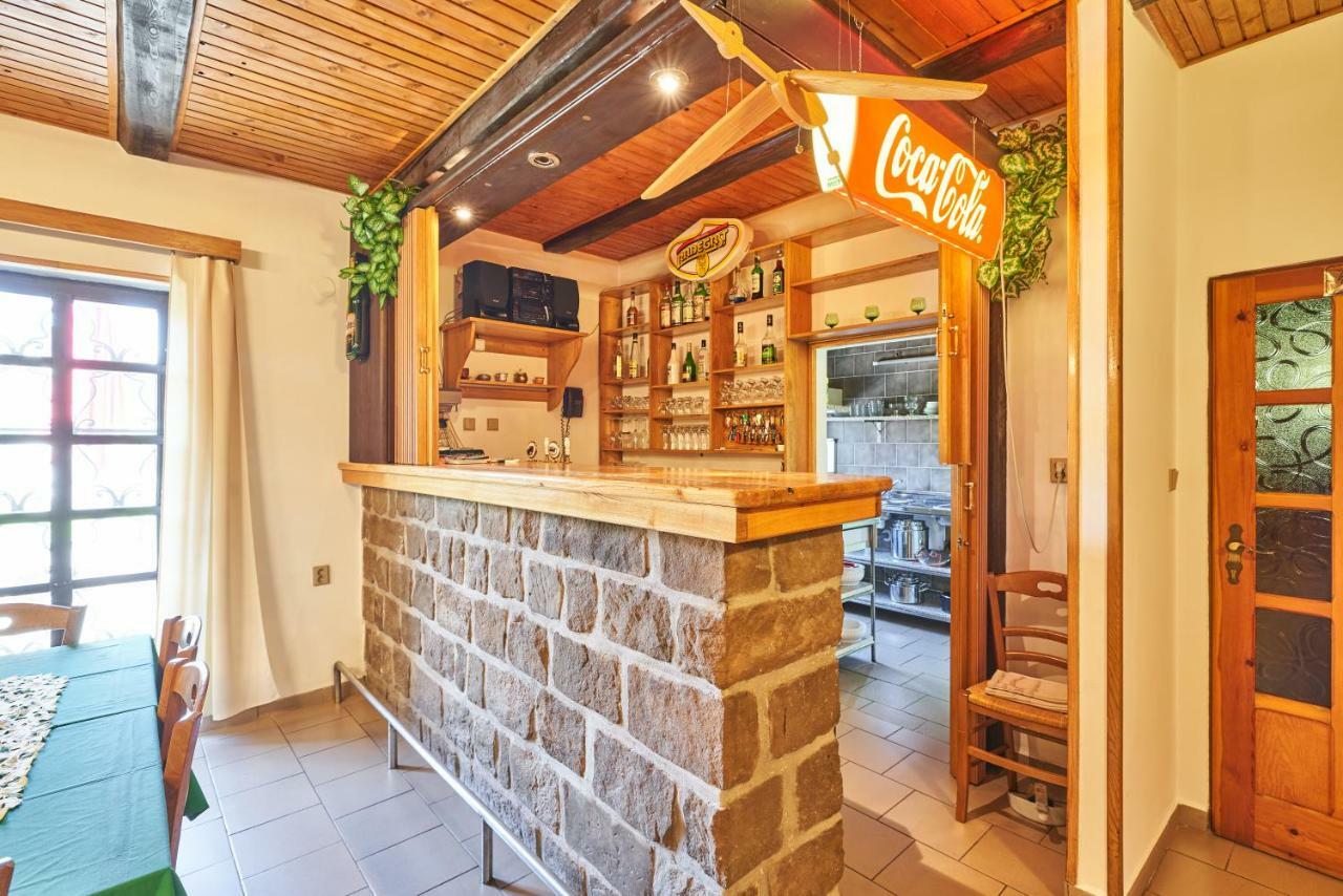 Hotel Penzion Pod Lesem Hodkovice Esterno foto