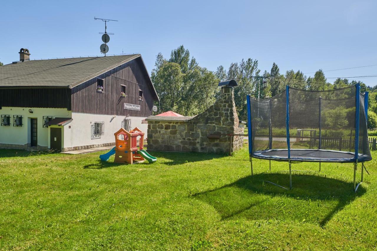 Hotel Penzion Pod Lesem Hodkovice Esterno foto
